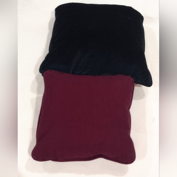 EUC Two Christmas / Holiday Throw Pillows Vintage Looking - Picture 4 of 6